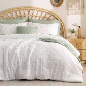 lot 5401 image: Bedsure Twin XL Comforter Set - White Comforter, Boho Tufted Distressed Vintage Bedding for Kids, 2 Pieces Farmhouse-Style Bed Set for All Seasons, Fluffy Soft Bedding with 1 Pillow Sham