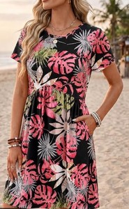 lot 4480 image: Oberfain Womenfts Size M Tropical Print Sleeveless Top