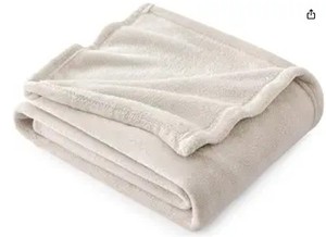 lot 19139 image: Bedsure Fleece Blanket Beige 90x90 in