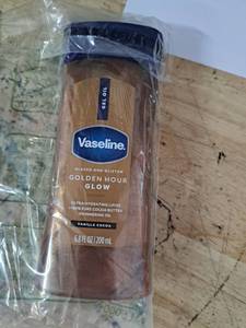 lot 4102 image: Vaseline Golden Hour Glow Gel Oil Vanilla Cocoa 6.8 fl oz