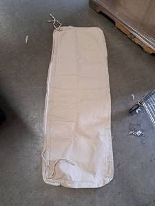 lot 4180 image: Beige cover with zipper