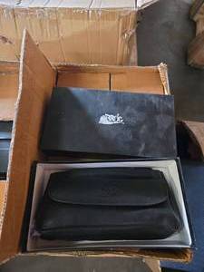 lot 18799 image: Pallet of Electronic Accessories, Hand Towels, Weight Blanket, and More