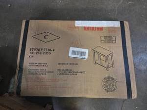 lot 18801 image: Pallet of Homegoods Including, Side Table, Reusable Mop Pads, Under Cabinet Lights and More
