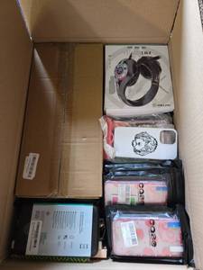lot 18806 image: Pallet of Assorted Items Including LED Ring Light, Phone and Computer Accessories, and More