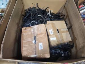lot 18815 image: Lot of Plastic Clothing Hangers
