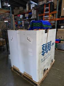 lot 18817 image: Bulk Lot of Assorted Plastic Storage Containers