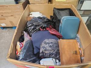 lot 18819 image: Lot of Handbags Purses Wallets and Travel Cases