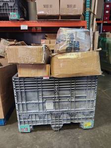 lot 18823 image: Huge Lot of Collapsible Plastic Storage Bins&nbsp