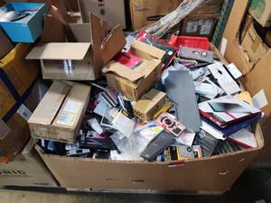 lot 18828 image: Bulk Lot Phone Cases, Screen Protectors, Chargers & Accessories