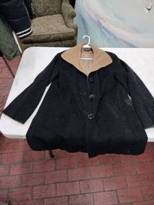 lot 63704 image: ELLEN TRACY SZ 6 WoolAngora Black & Caramel Brown 3 Big Buttons Pea Coat Jacket
