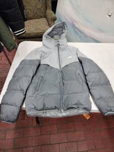 lot 63709 image: Nike Mens Storm-FIT Windrunner Puffer Jacket - S