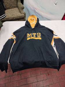 lot 63718 image: Champions Michigan Technological University (MTU) hoodie - XXL