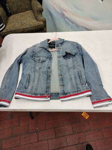 lot 63726 image: Lucky Brand denim jacket - M