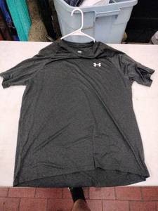 lot 63743 image: Under Armour Mens Black Heatgear Short Sleeve Shirt - XL