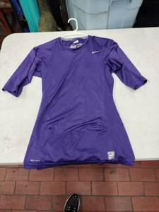 lot 63744 image: Nike Dri-FIT Pro Combat training shirt - XXL