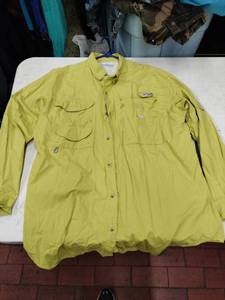 lot 63768 image: Columbia PFG (Performance Fishing Gear) button-down fishing shirt - L