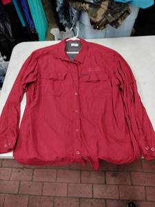 lot 63775 image: Columbia Omni-Shade Sun Protection Team Astec T-Shirt - XXL