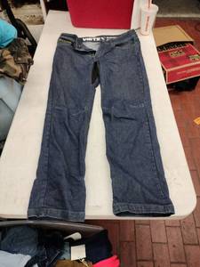 lot 63790 image: Viktos Gunfighter jeans - 36x34