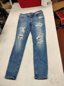 lot 63797 image: American Eagle Next Level Stretch Distressed Jeans - 4