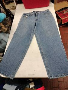 lot 63799 image: Levi Strauss Silver Tab Baggy Fit Denim Jeans - 38x32