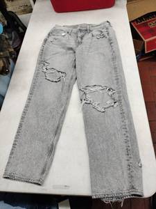 lot 63800 image: American Eagle Grey Distressed Wash Jeans - 12