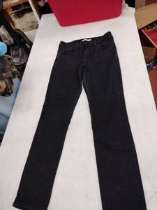 lot 63801 image: Levis 711 Black Skinny Jeans - 30x30