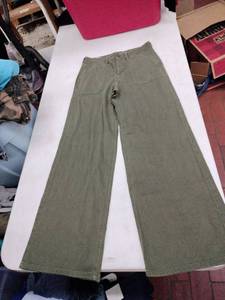 lot 63804 image: American Eagle olive green pants - Stretch - 6