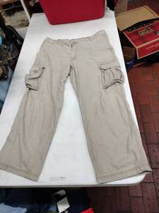 lot 63805 image: Outdoor Life brand beige cargo Capris