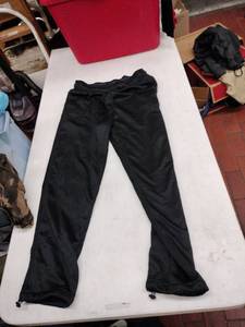 lot 63822 image: black AND1 Sweatpants -L