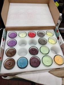lot 61020 image: Set of 16 Scented Candles