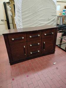 lot 61042 image: Modern Wooden Dresser - 5 Drawers 2 Cabinets