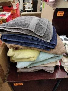 lot 61060 image: Miscellaneous Household Towels
