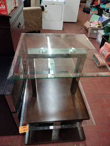 lot 61070 image: Milo Baughman style Glass Top Mid-Century End Table