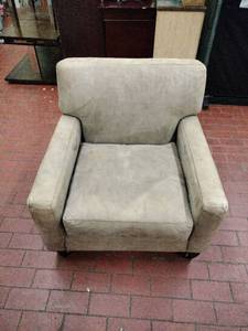 lot 61080 image: Beige transitional tan Armchair