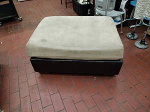 lot 61081 image: Ashley Furniture Beige Upholstered Ottoman