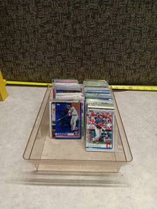 lot 124 image: Vintage Baseball Card Collection in Plastic Tray