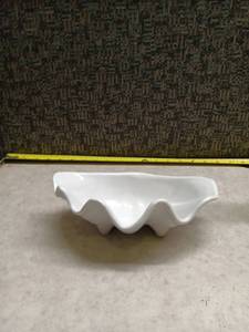 lot 129 image: White Ceramic Wavy Decorative Bowl