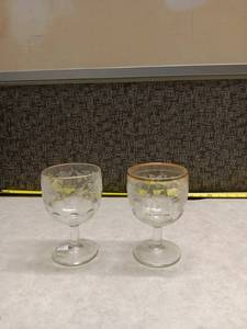 lot 131 image: Vintage Etched Footed Glass Goblets w Floral Design