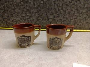 lot 132 image: Holt-Howard Ceramic Mugs w Barn Design Set of 2