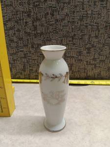 lot 135 image: Lenox 25th Anniversary Commemorative Porcelain Vase