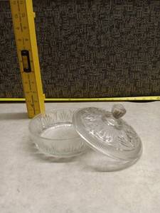 lot 144 image: Avon Clear Glass Footed Dish w Lid