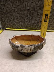 lot 155 image: Warsaw Pottery Import Decorative Bowl
