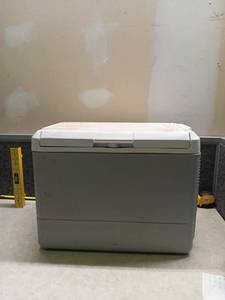 lot 173 image: Coleman Power Chill Iceless 12-Volt Cooler