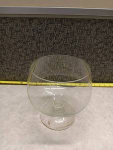 lot 174 image: Glass Footed Serving Bowl Pedestal Dish
