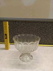 lot 176 image: Clear Glass Pedestal Bowl with Scalloped Rim