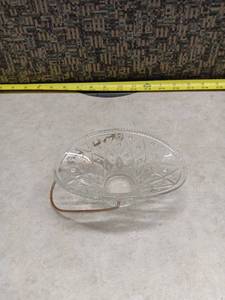 lot 192 image: Clear Glass Handled Bowl With Decorative Pattern