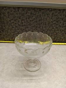 lot 197 image: Vintage Glass Pedestal Compote Bowl w Scalloped Rim