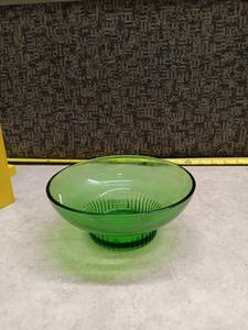 lot 202 image: Vintage Green Glass Footed Bowl w Ribbed Design