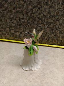 lot 206 image: Hummingbird Porcelain Scene Bell