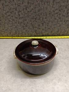 lot 217 image: Ceramic Covered Casserole Dish w Dark Red Glaze